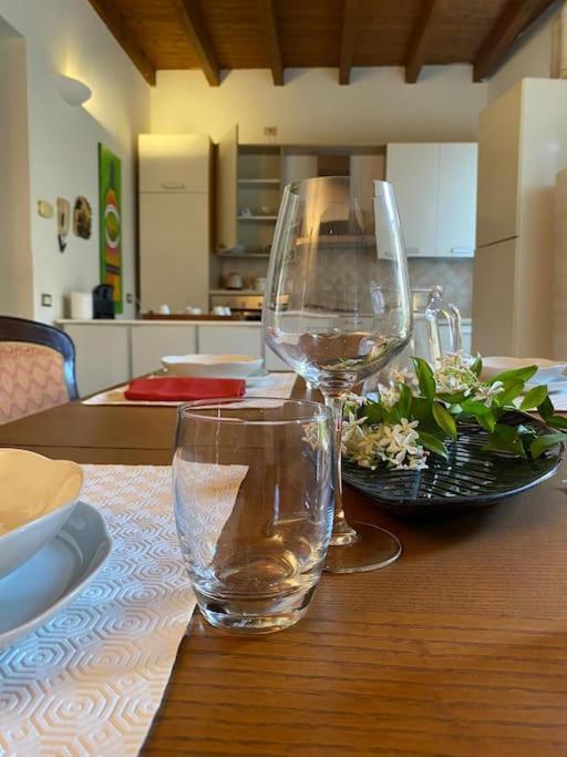 La Casa Nel Borgo Leilighet Angera Eksteriør bilde