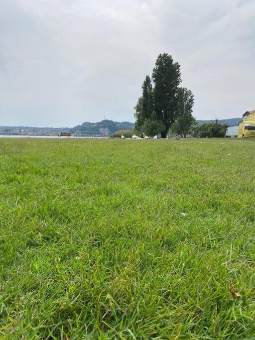 La Casa Nel Borgo Leilighet Angera Eksteriør bilde